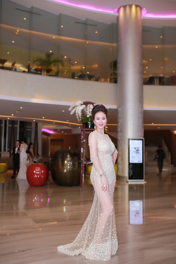 hoa-hau-my-van-xuan-huong-wshowbiz-2