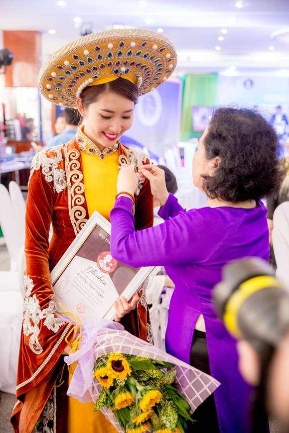 thuynganchanthuong-wshowbiz-2
