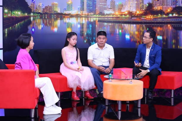 batch HINH ANH TRONG TALKSHOW 5