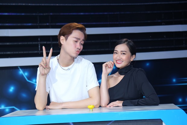 HAI TRIEU PHUONG LAN CHAU DANG KHOA SOFIA MC MINH XU TRONG SAN DAU NGOI SAOIMG 7364