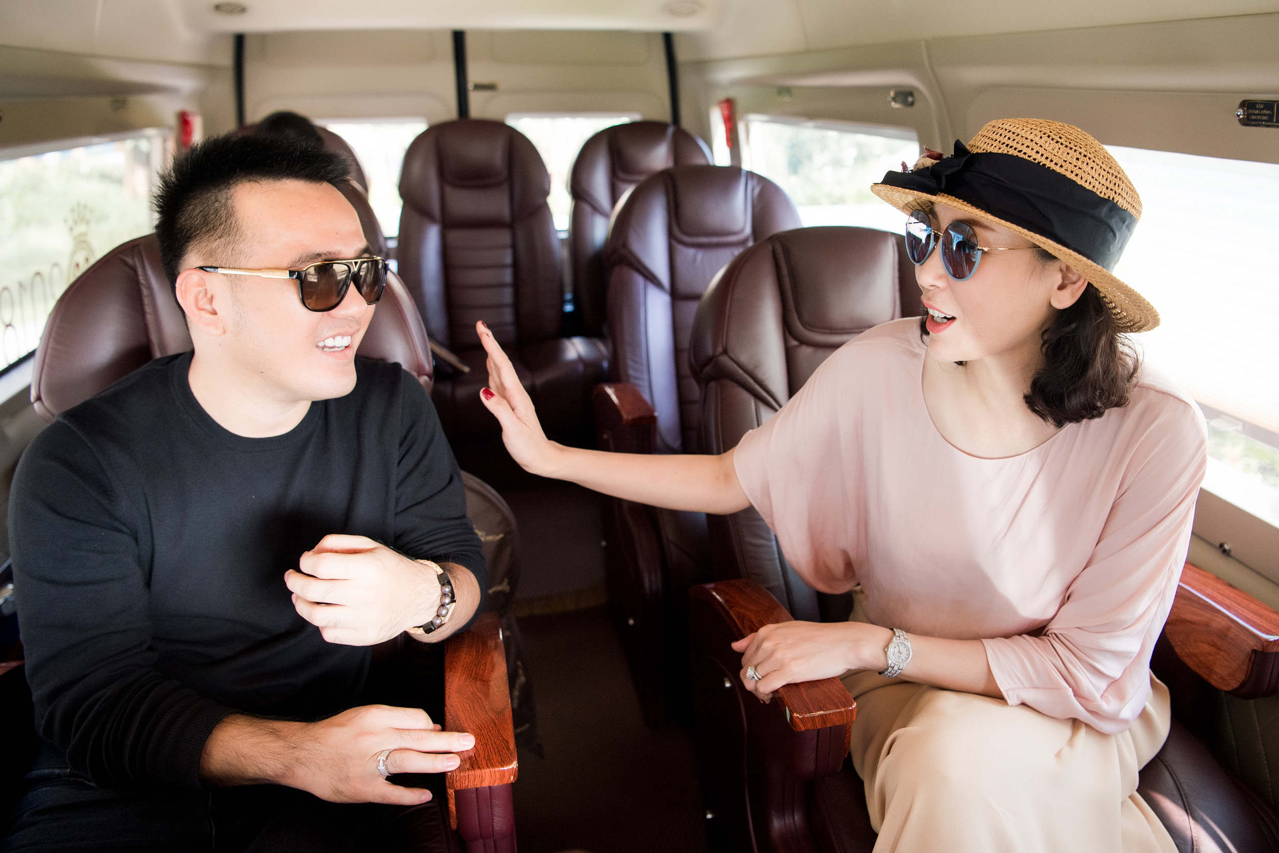 ha-kieu-oanh-le-thanh-hoa-dong-hanh-hoa-hau-viet-nam-wshowbiz2
