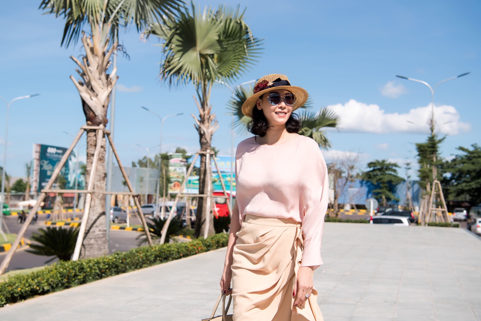 ha-kieu-oanh-le-thanh-hoa-dong-hanh-hoa-hau-viet-nam-wshowbiz4