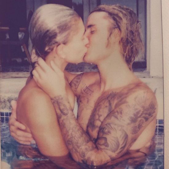 Nụ hôn trong bồn tắm của Justin và vợ sắp cưới hút hơn 5 triệu lượt 'like'  | Hậu trường