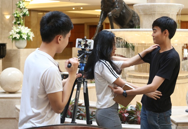 khan-gia-tre-phat-cuong-khi-duoc-trai-nghiem-lam-phim-cung-dao-dien-han-quoc-wshowbiz-4