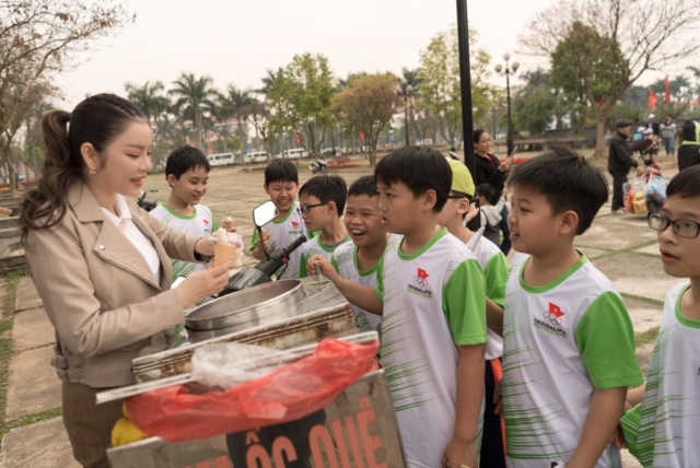 ly-nha-ky-tuoi-cuoi-dung-ban-kem-cho-hoc-sinh-o-bac-ninh-wshowbiz