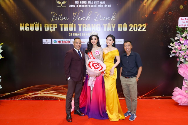 nguoi-dep-thoi-trang-tay-do-13