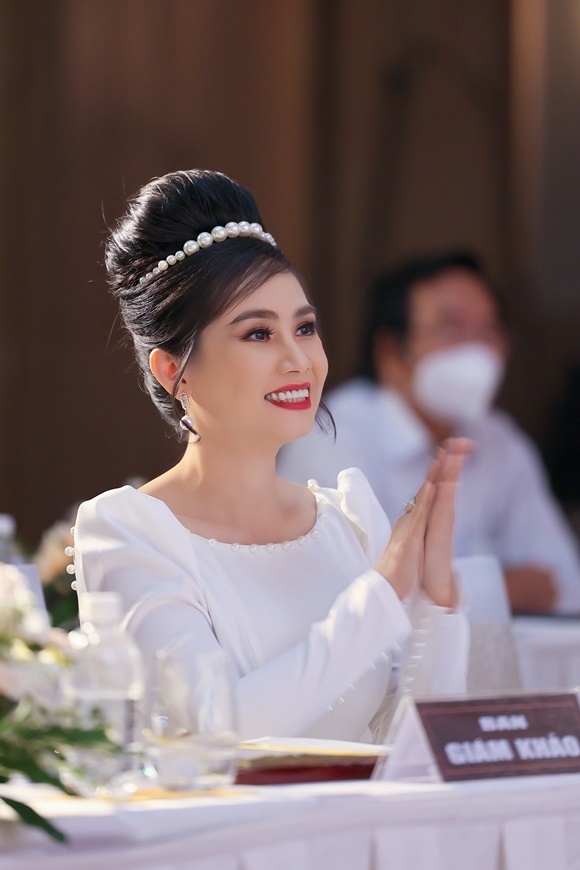 nguoi-dep-thoi-trang-tay-do-6