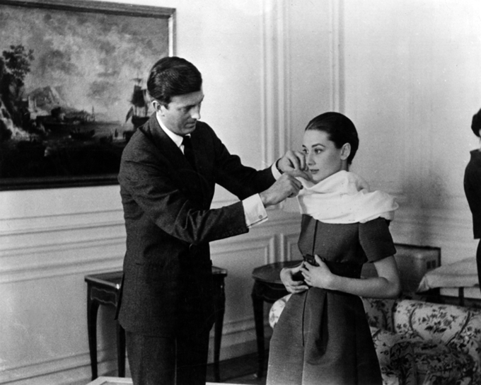 nhung-bo-dam-de-doi-cua-audrey-hepburn-do-givenchy-thiet-ke-wshowbiz