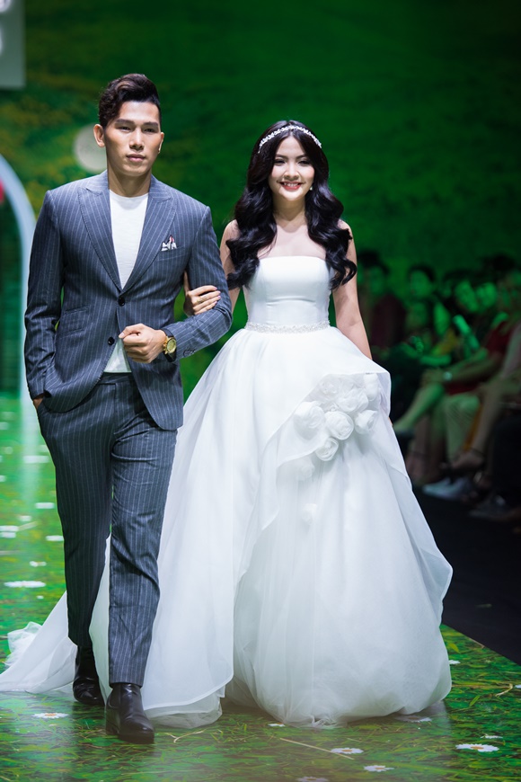 thyu-ngan-phan-thu-quyen-hoa-than-co-dau-thang-sau-voi-thuy-bridal-wshowbiz20