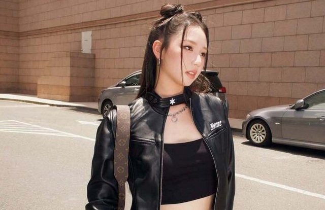ca-si-amee-cong-chua-vpop-lot-xac-goi-cam-kin-tieng-doi-tu