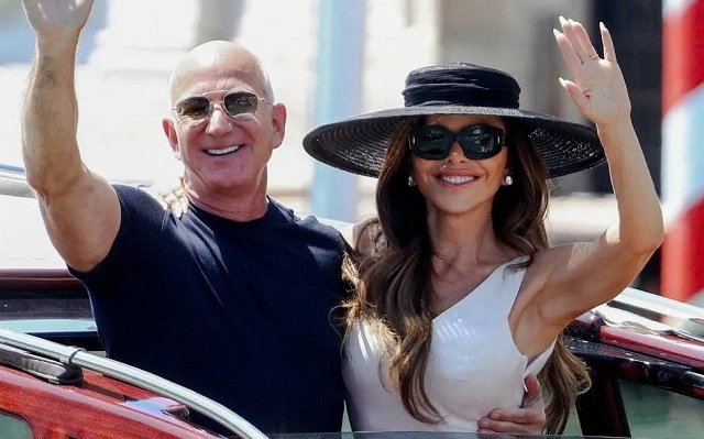 ti-phu-jeff-bezos-mua-vogue-lam-qua-cuoi-cho-lauren-sanchez-thay-the-anna-wintour