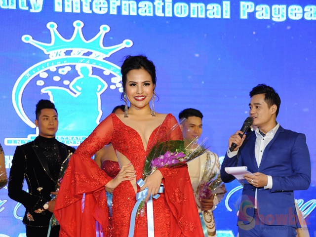 dj-dang-thi-thu-thao-da-doat-giai-hoa-hau-bikini-wshowbiz3