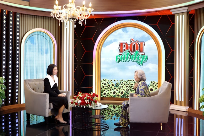 doi-rat-dep-ba-tran-to-nga-tu-nu-tu-chinh-tri-den-nguoi-hung-doi-cong-ly-cho-nan-nhan-da-cam-showbiz2