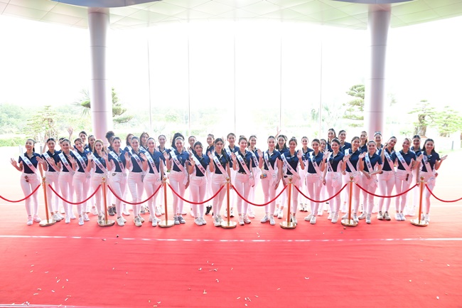 kim-duyen-hoi-ngo-ngoc-chau-thuy-tien-le-thao-nhi-tai-le-khai-truong-royal-long-an-golf-a-villas-showbiz-12