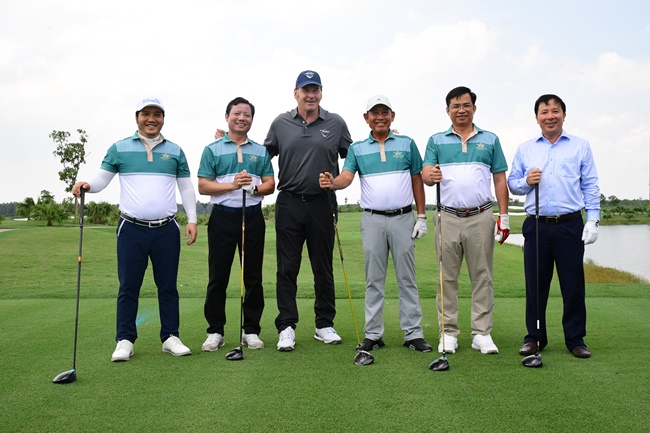 kim-duyen-hoi-ngo-ngoc-chau-thuy-tien-le-thao-nhi-tai-le-khai-truong-royal-long-an-golf-a-villas-showbiz-13