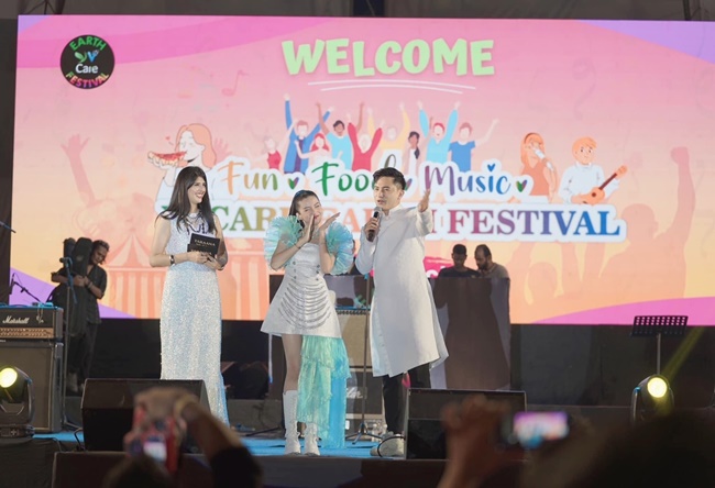 MC-HOANG-VINH-LE-HOI-AN-CHAY-TAI-AN-DO-SHOWBIZ-17