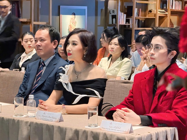 tien-sy-nguyen-thu-huong-kien-dinh-voi-su-menh-qvi-su-tien-bo-cua-phu-nuq-wshowbiz-5