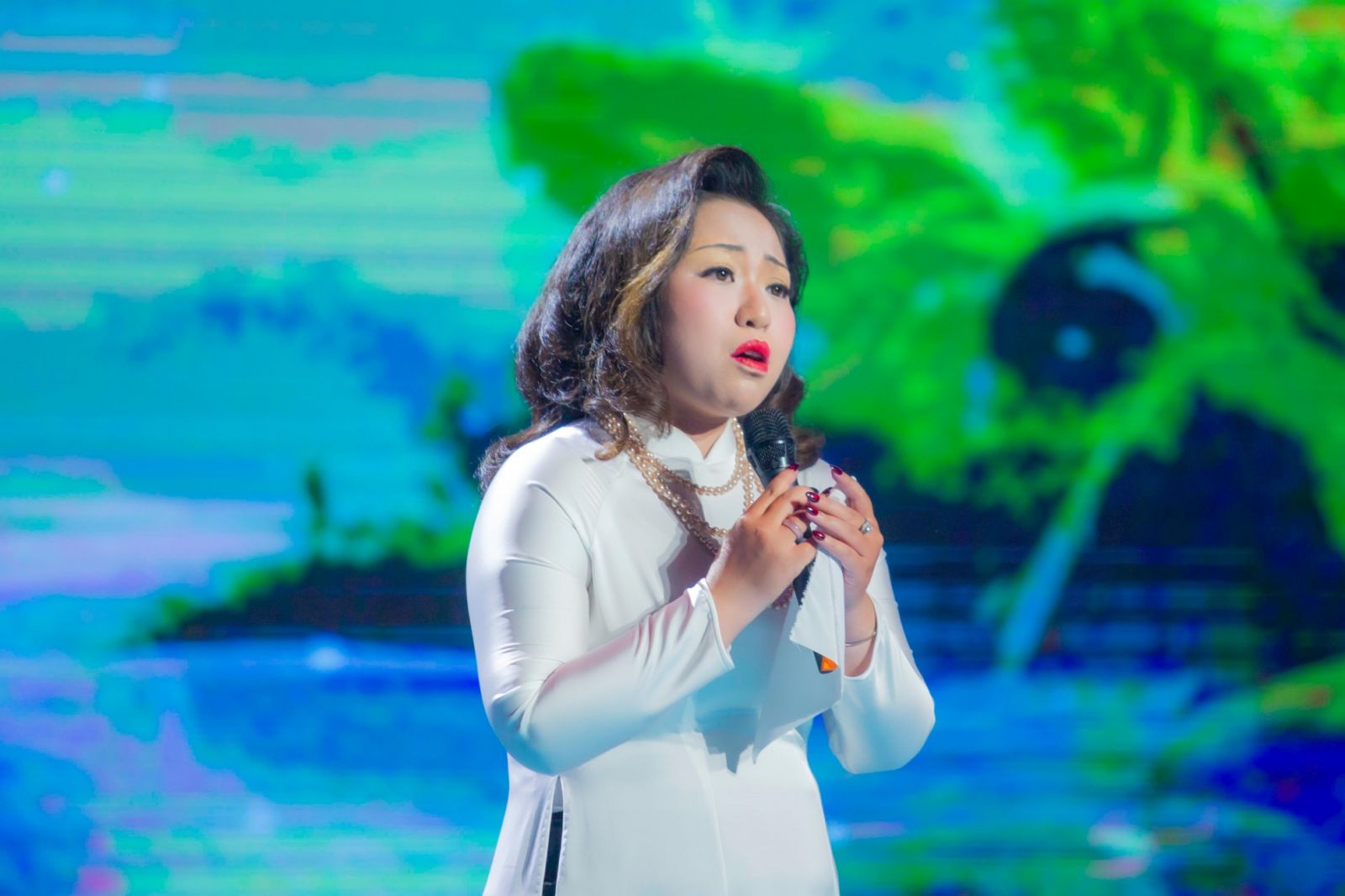 phuong-quyn-bien-ha-bat-ngo